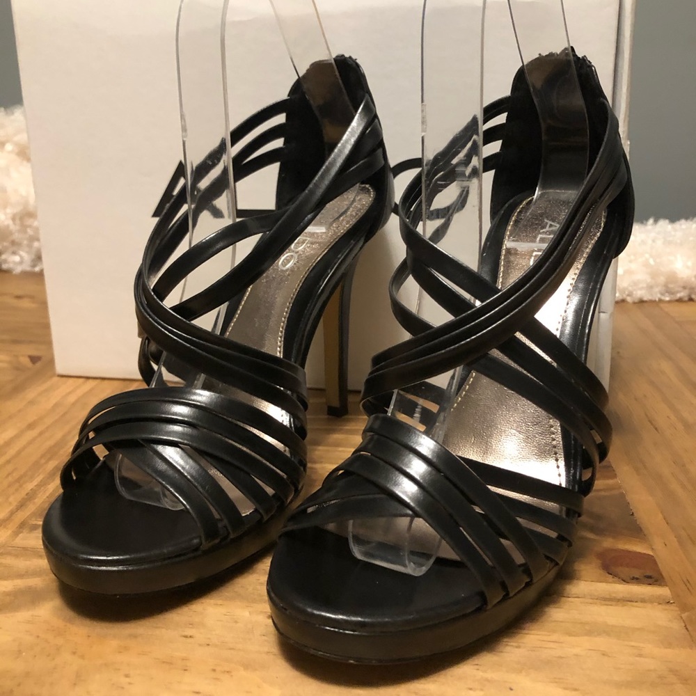 Aldo leather heels with box